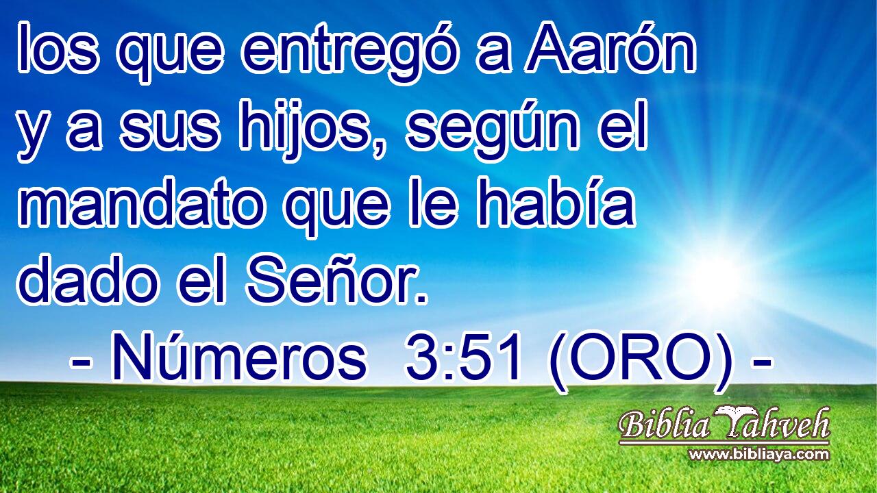  los que entregó a Aarón y a sus hijos, según el mandato que le había dado el Señor. 