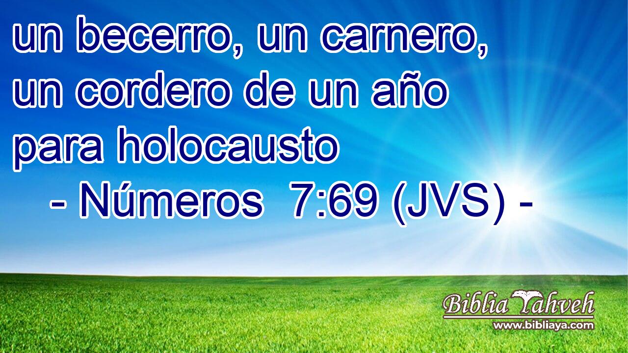 un becerro, un carnero, un cordero de un año para holocausto