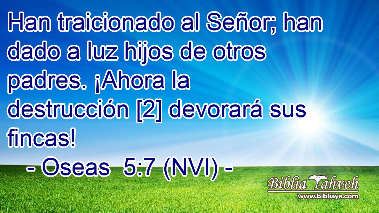  Han traicionado al Señor; han dado a luz hijos de otros padres. ¡Ahora la destrucción [2] devorará sus fincas! 