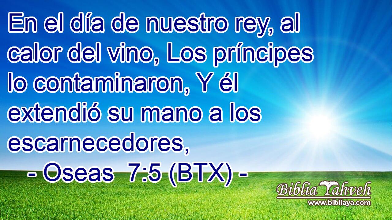 En el día de nuestro rey, al calor del vino, Los príncipes lo contaminaron, Y él extendió su mano a los escarnecedores,