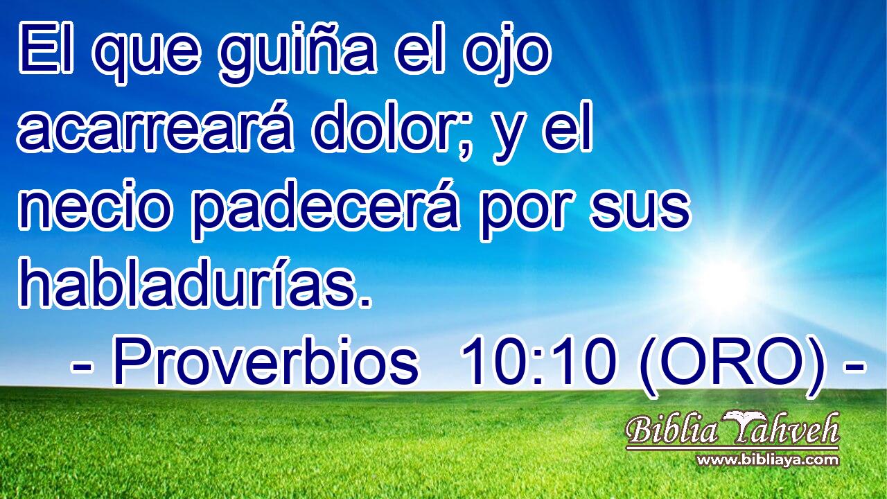  El que guiña el ojo acarreará dolor; y el necio padecerá por sus habladurías. 