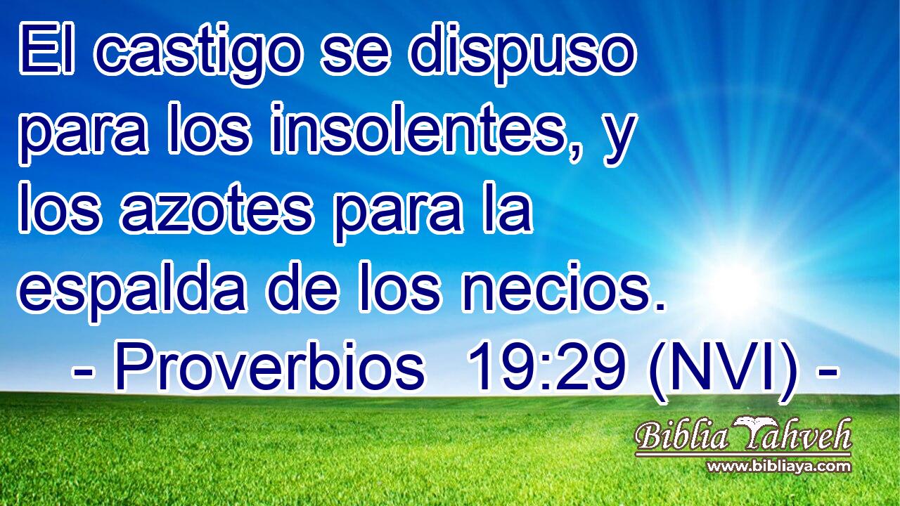 El castigo se dispuso para los insolentes, y los azotes para la espalda de los necios. 