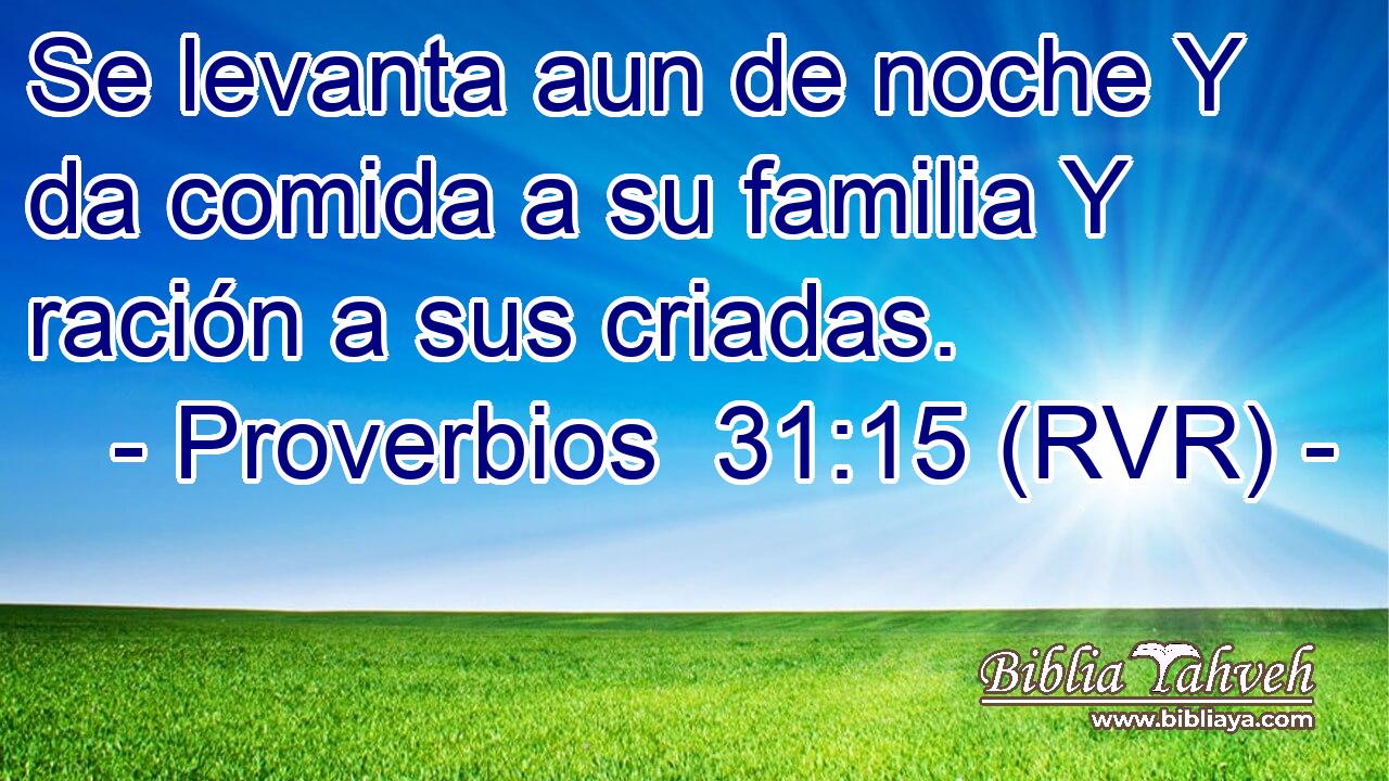 Se levanta aun de noche Y da comida a su familia Y ración a sus criadas.