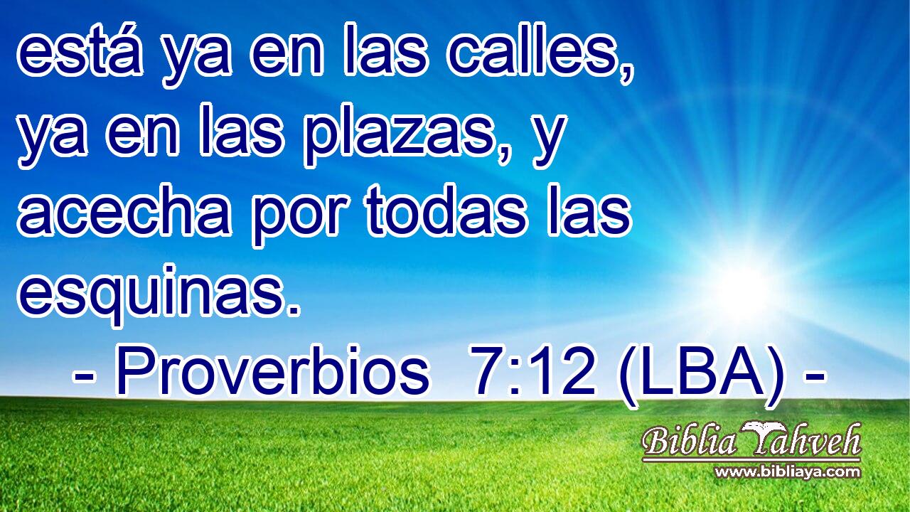 está ya en las calles, ya en las plazas, y acecha por todas las esquinas.