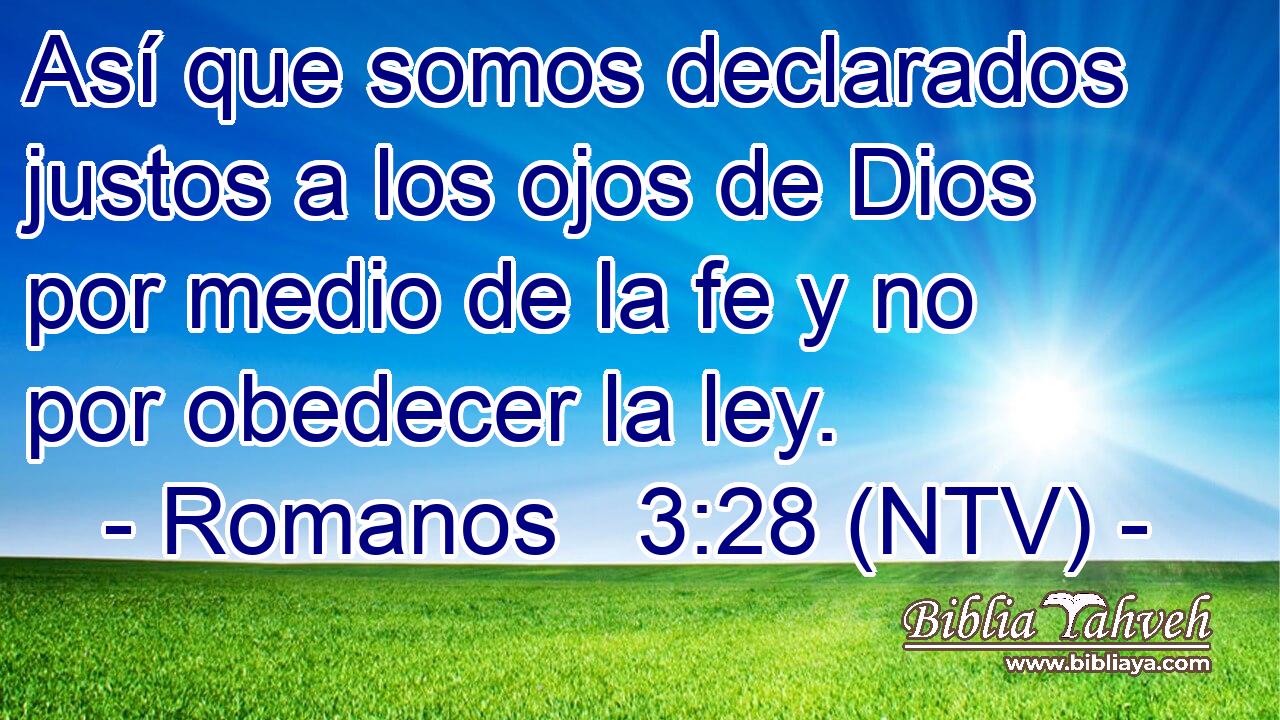Así que somos declarados justos a los ojos de Dios por medio de la fe y no por obedecer la ley.