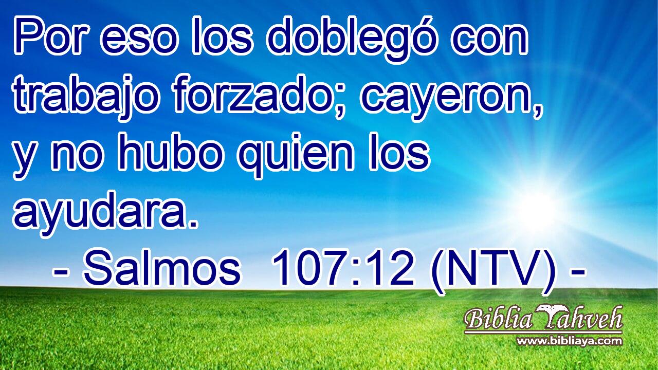 Por eso los doblegó con trabajo forzado; cayeron, y no hubo quien los ayudara.