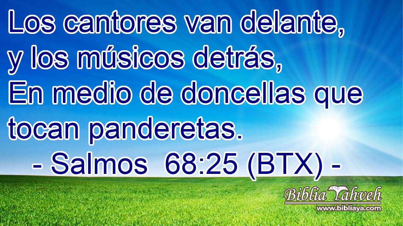 Los cantores van delante, y los músicos detrás, En medio de doncellas que tocan panderetas.