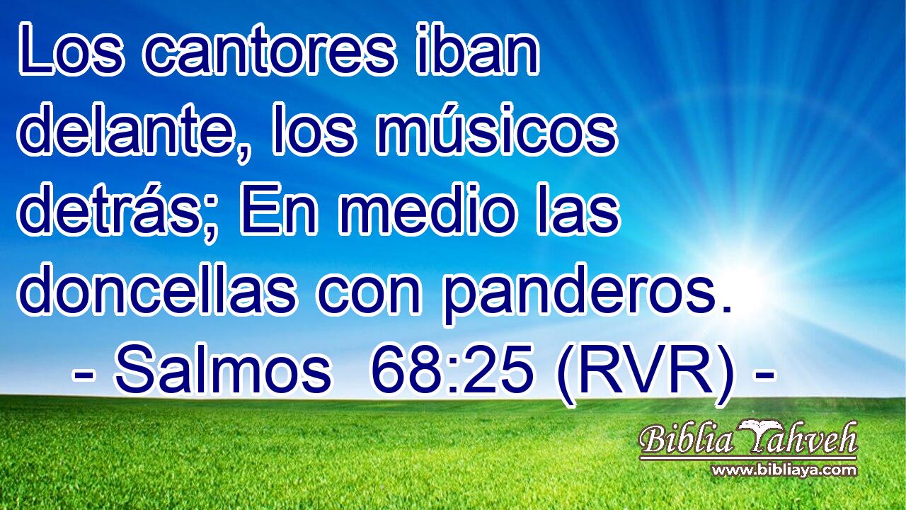 Los cantores iban delante, los músicos detrás; En medio las doncellas con panderos.