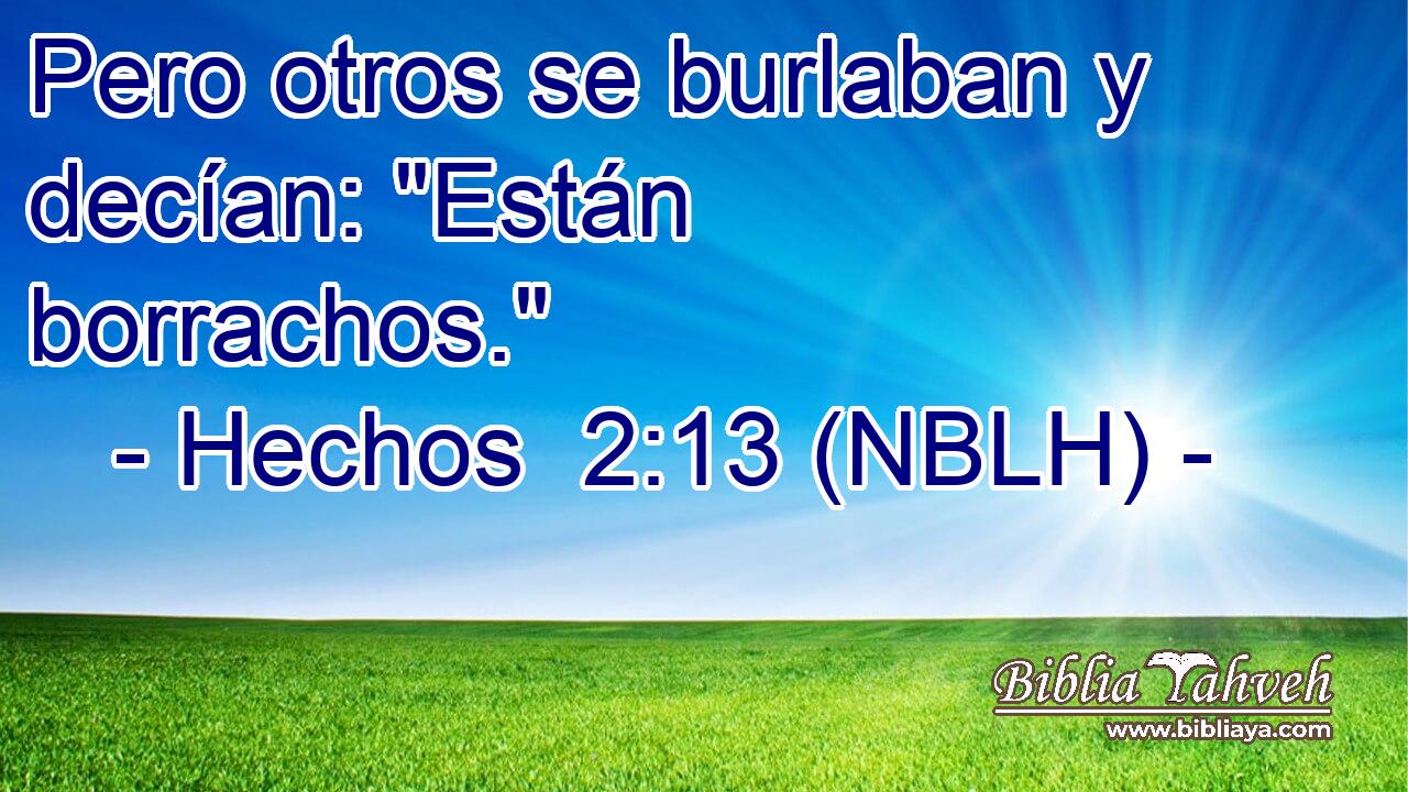  Pero otros se burlaban y decían: 