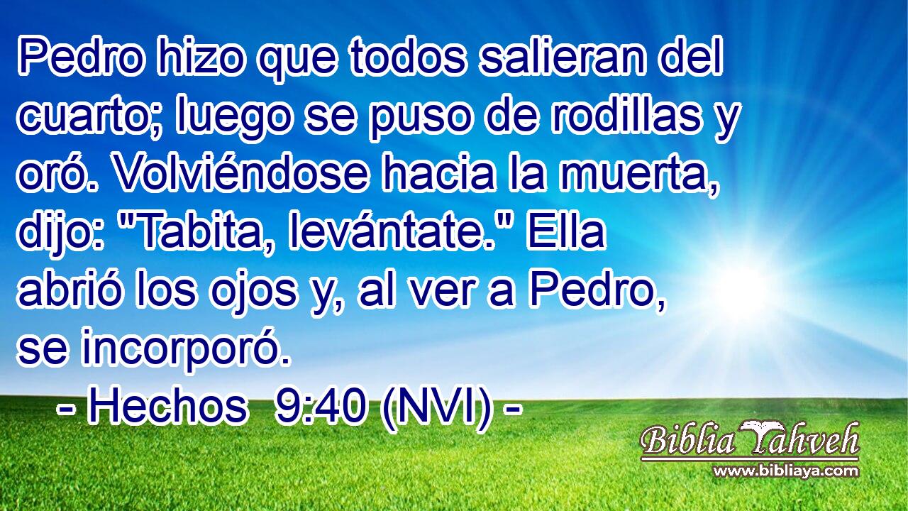  Pedro hizo que todos salieran del cuarto; luego se puso de rodillas y oró. Volviéndose hacia la muerta, dijo: 
