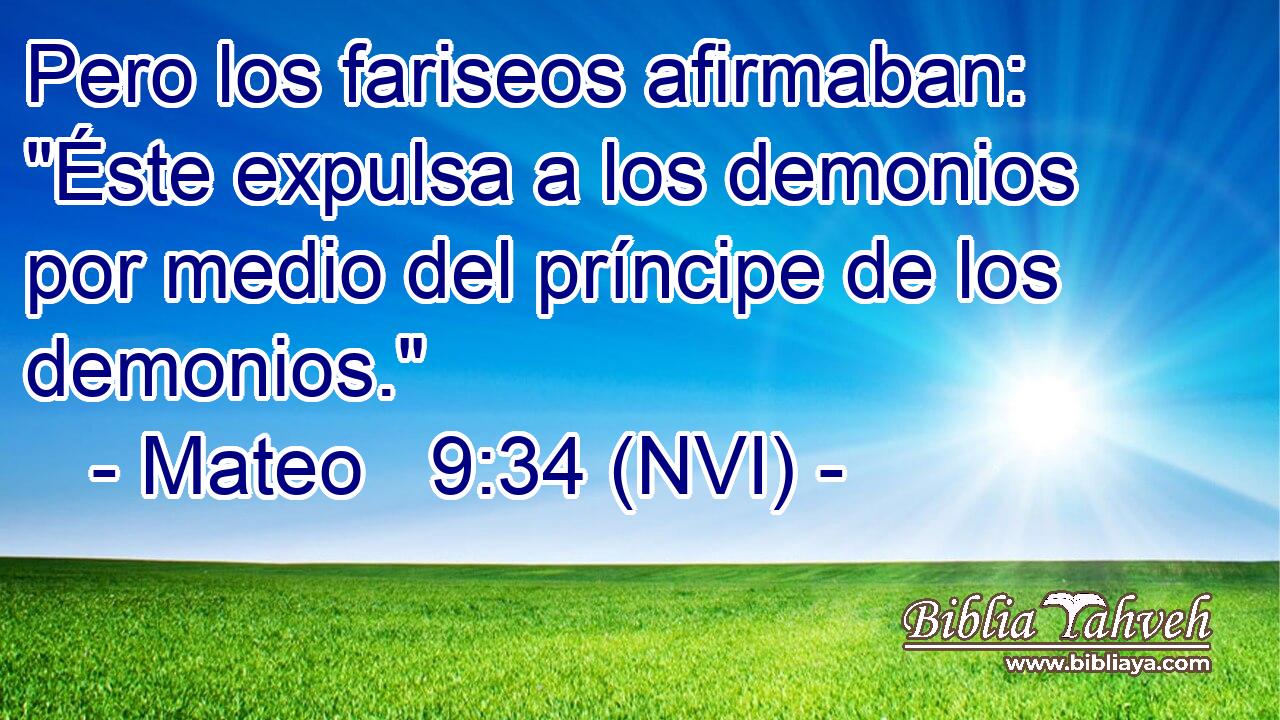  Pero los fariseos afirmaban: 